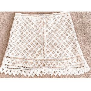 Tobi White Crochet Mini-Skirt. Never Worn